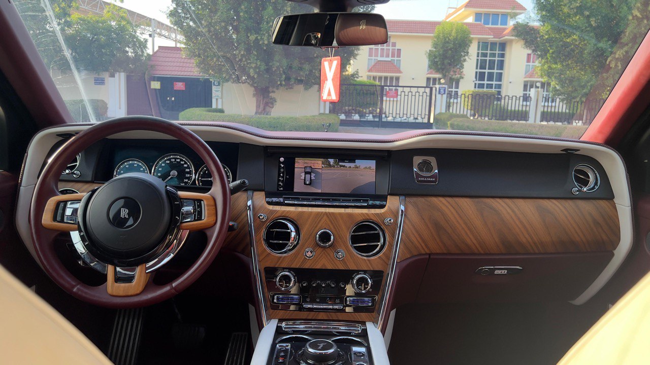 ROLLS ROYCE CULLINAN GREY-BLACK