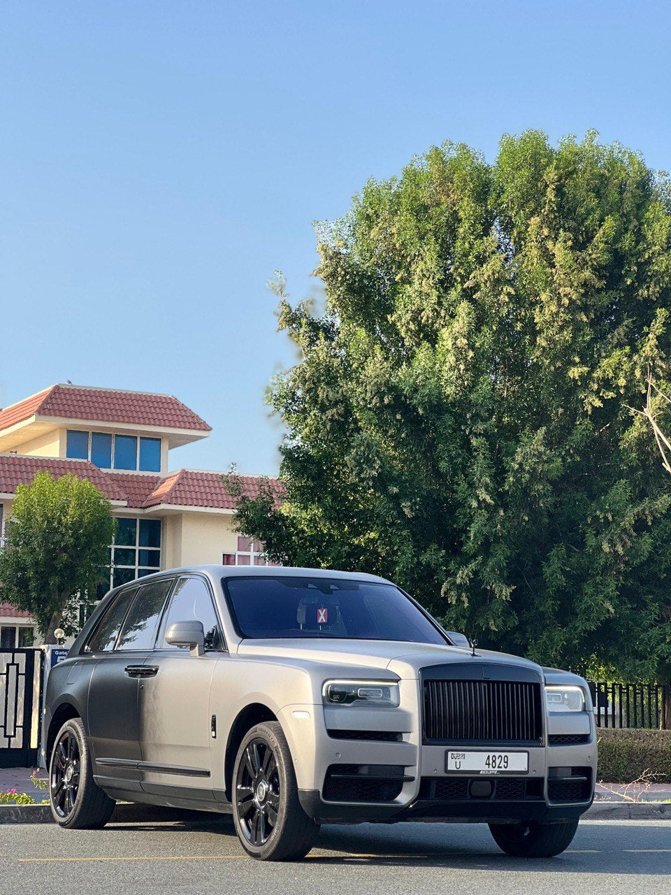 ROLLS ROYCE CULLINAN GREY-BLACK