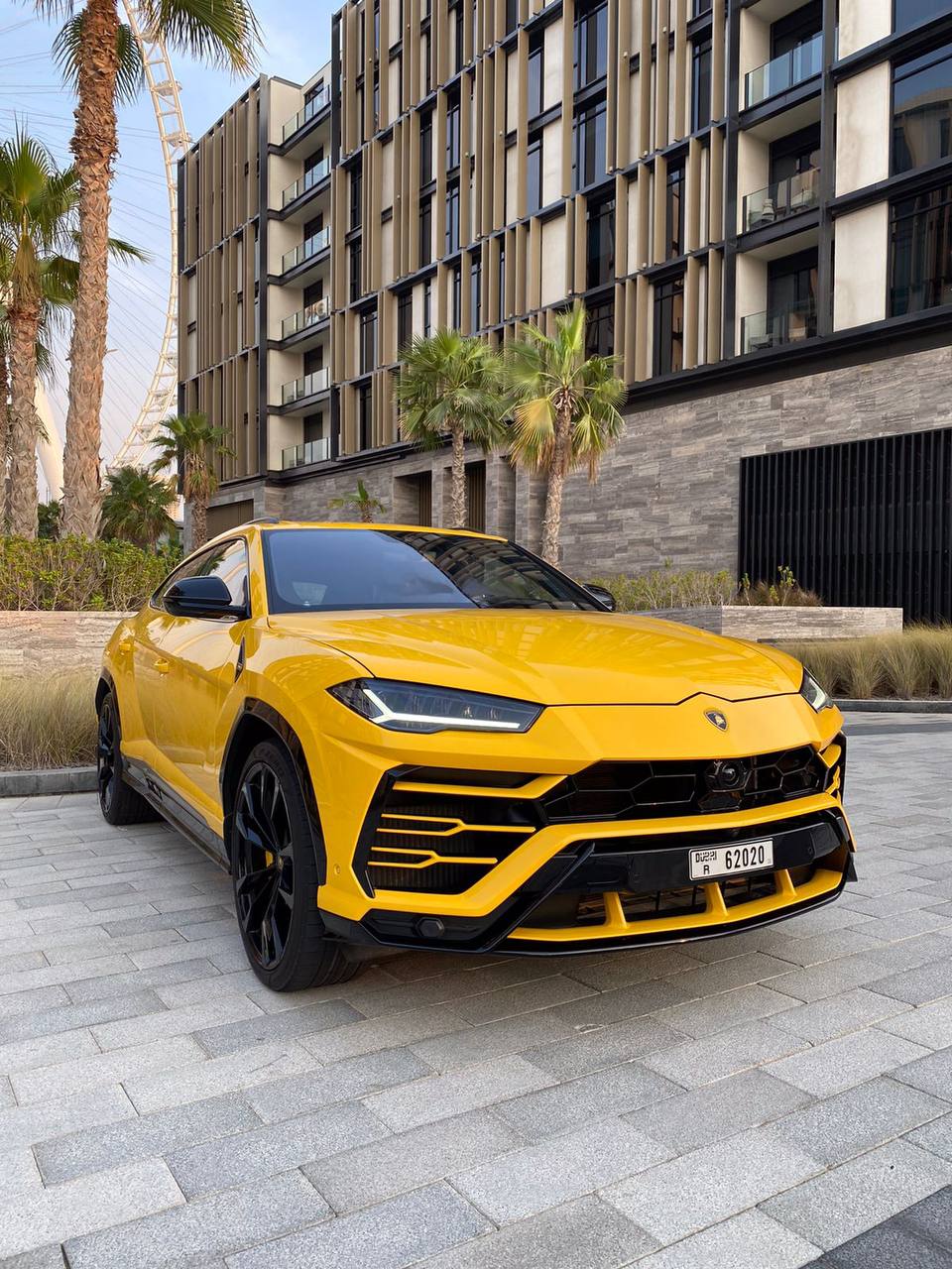 LAMBORGHINI URUS YELLOW
