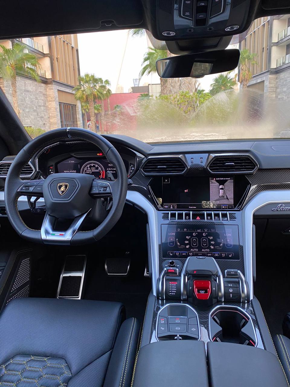 LAMBORGHINI URUS YELLOW