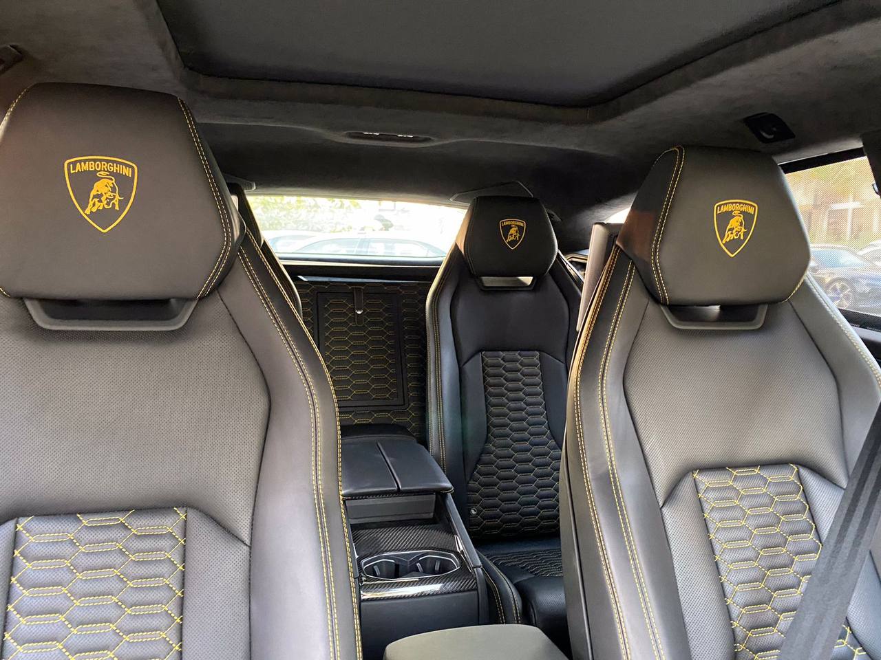 LAMBORGHINI URUS YELLOW
