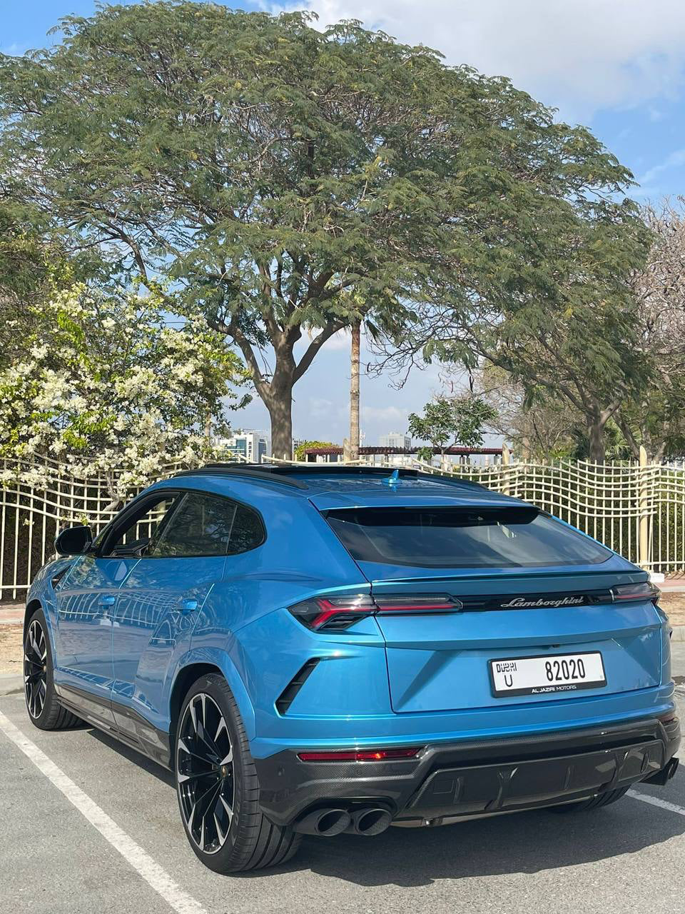 LAMBORGHINI URUS BLUE