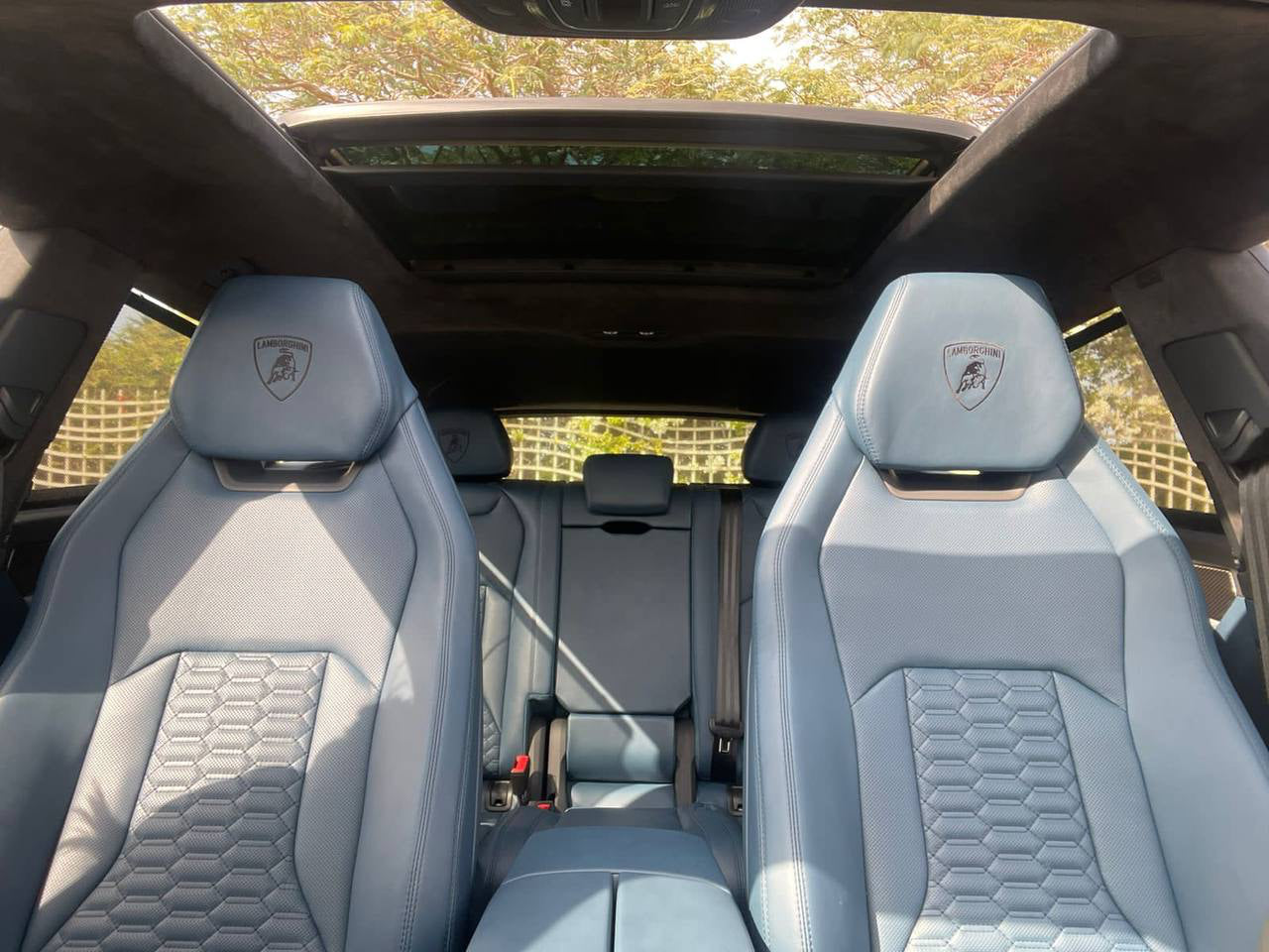 LAMBORGHINI URUS BLUE