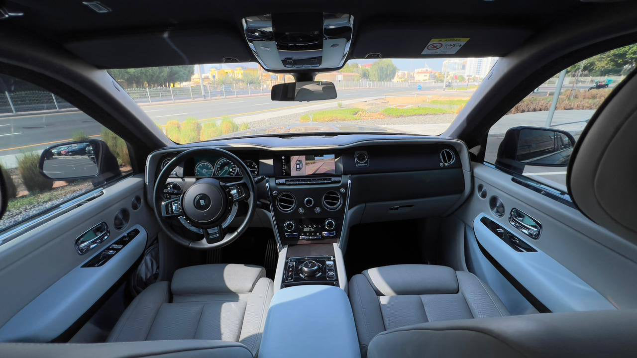 ROLL ROYCE CULLINAN BLACK