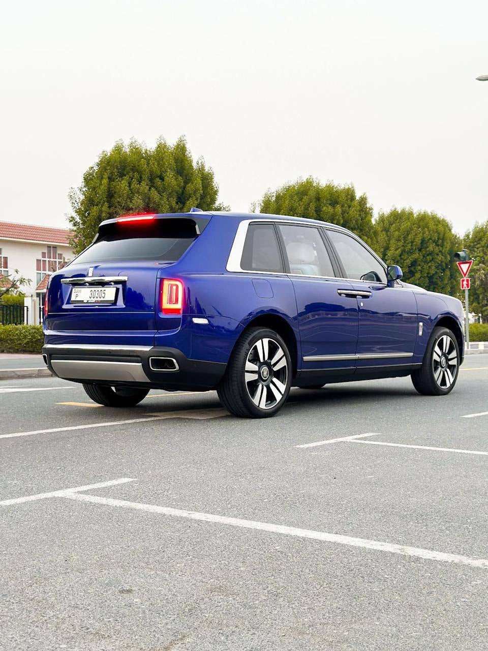 ROLL ROYCE CULLINAN BLUE