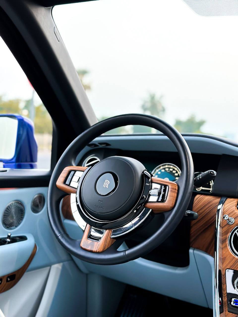 ROLL ROYCE CULLINAN BLUE