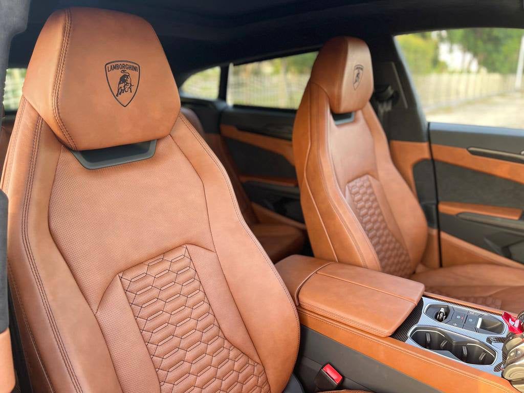 LAMBORGHINI URUS BLACK