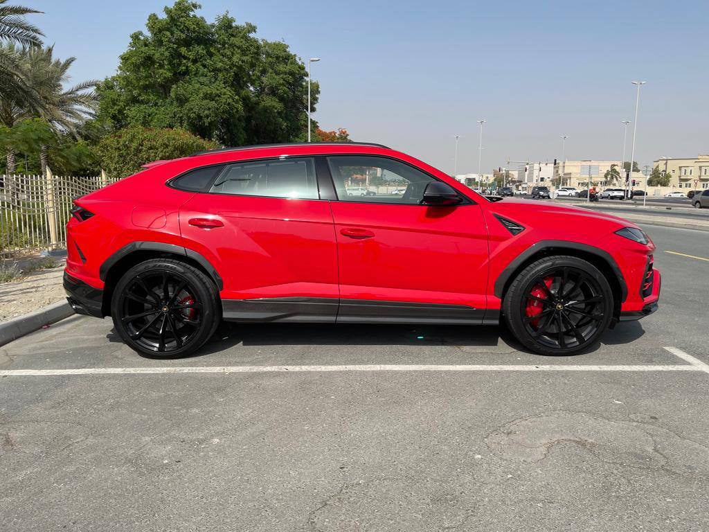 LAMBORGHINI URUS RED
