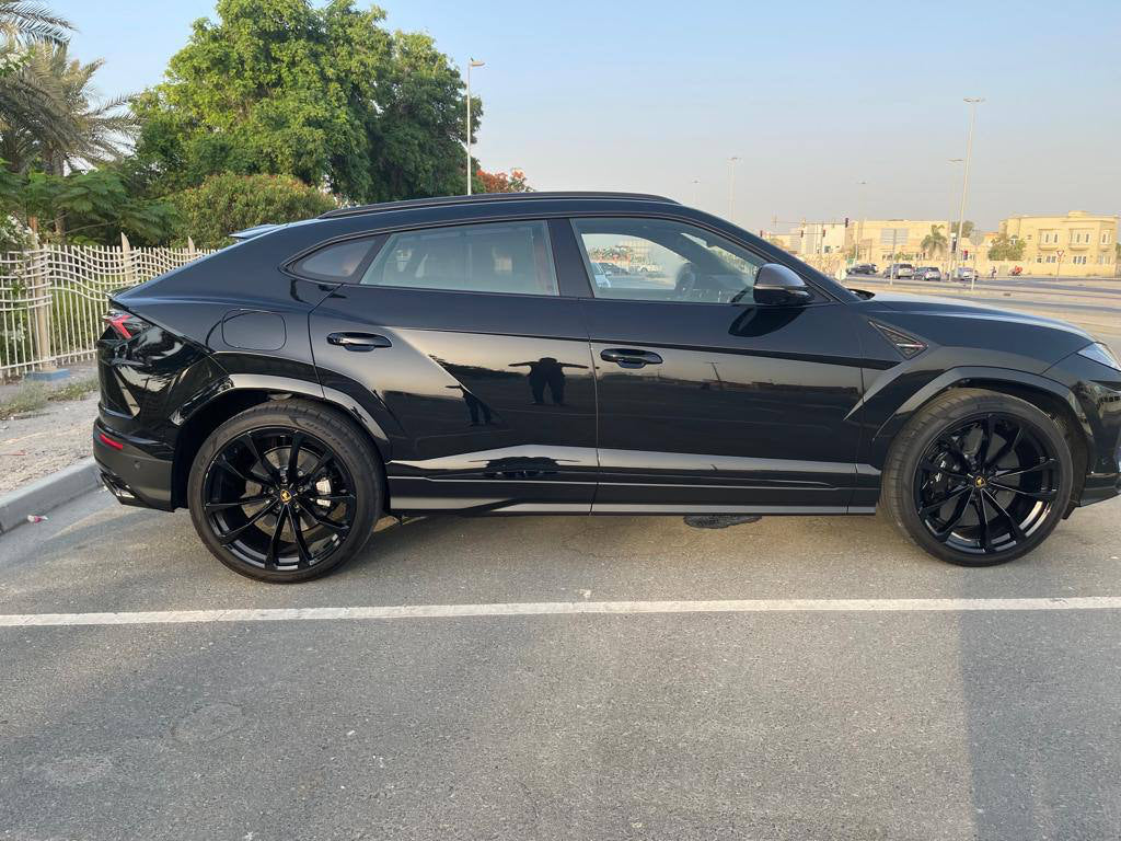 LAMBORGHINI URUS BLACK