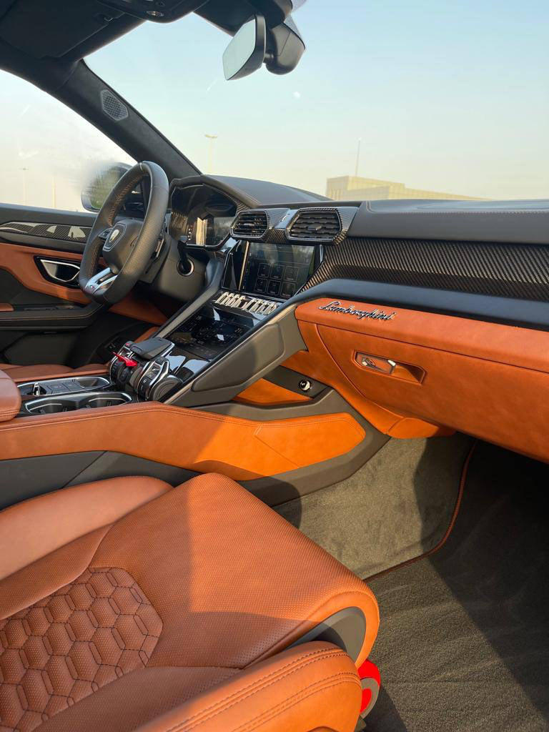 LAMBORGHINI URUS BLACK