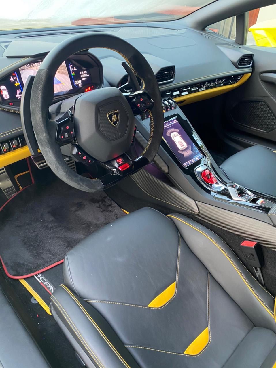 LAMBORGHINI HURACAN EVO COUPE YELLOW