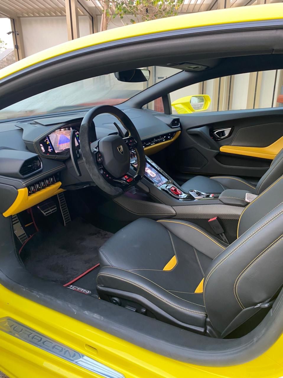 LAMBORGHINI HURACAN EVO COUPE YELLOW