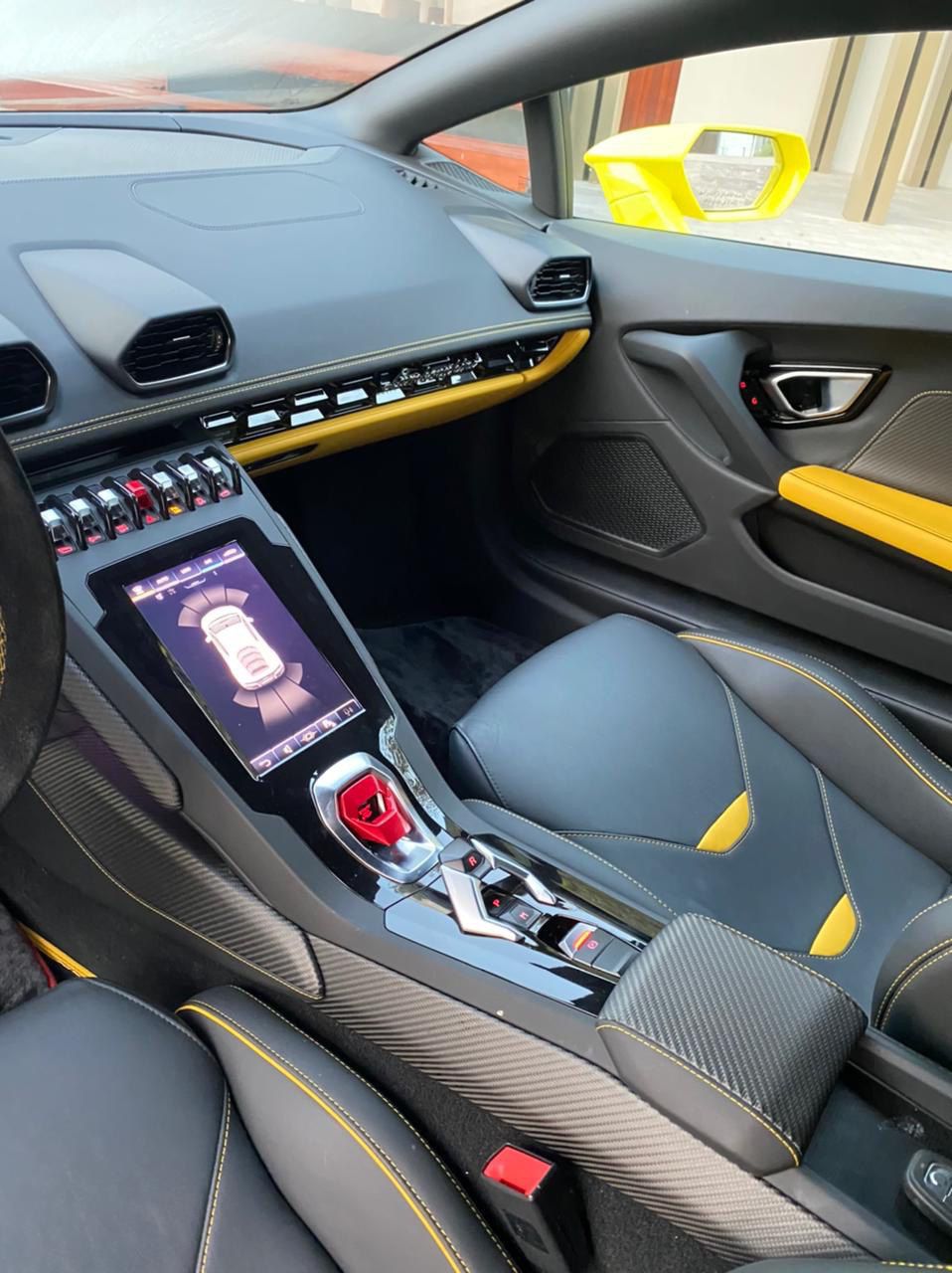LAMBORGHINI HURACAN EVO COUPE YELLOW