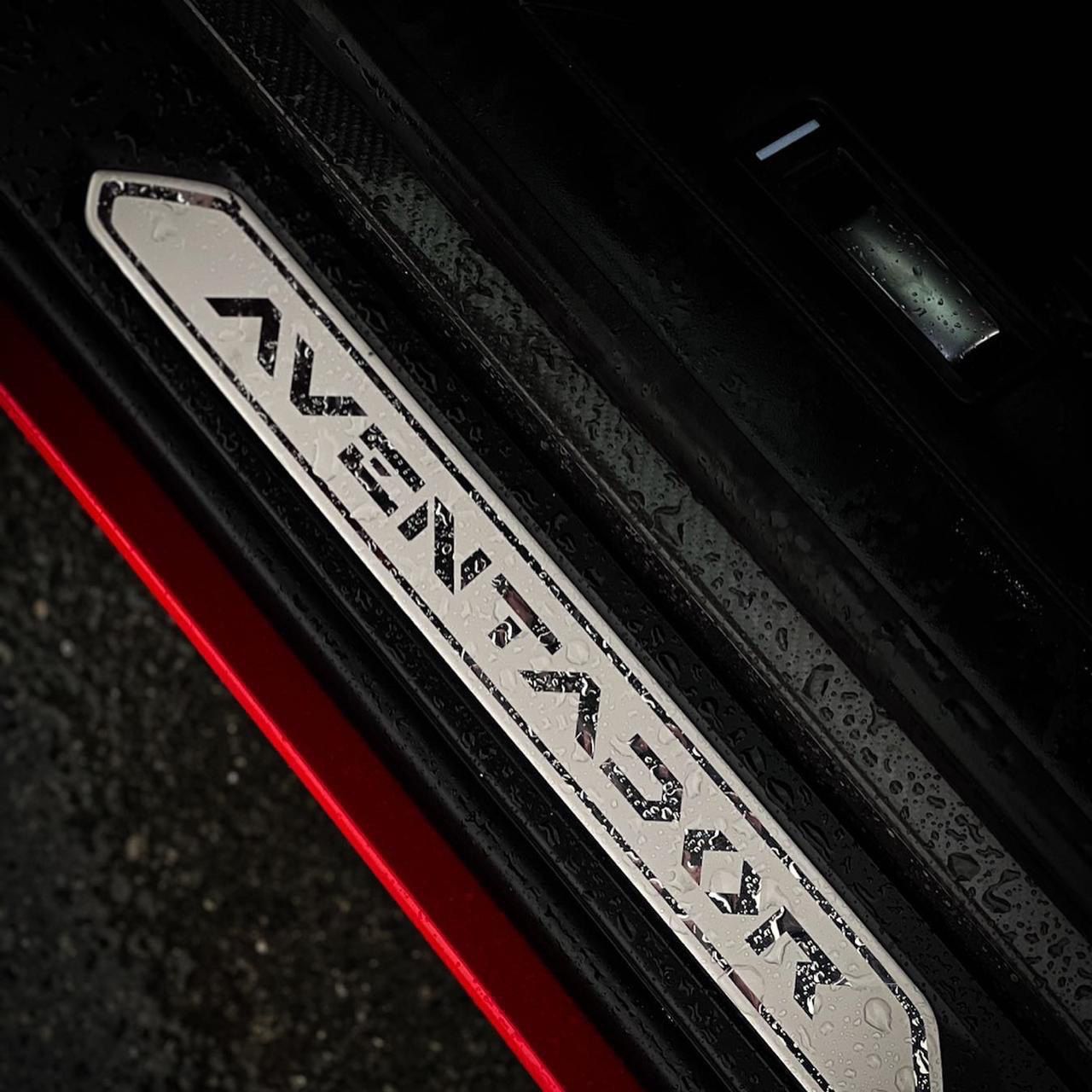 LAMBORGHINI AVENTADOR RED