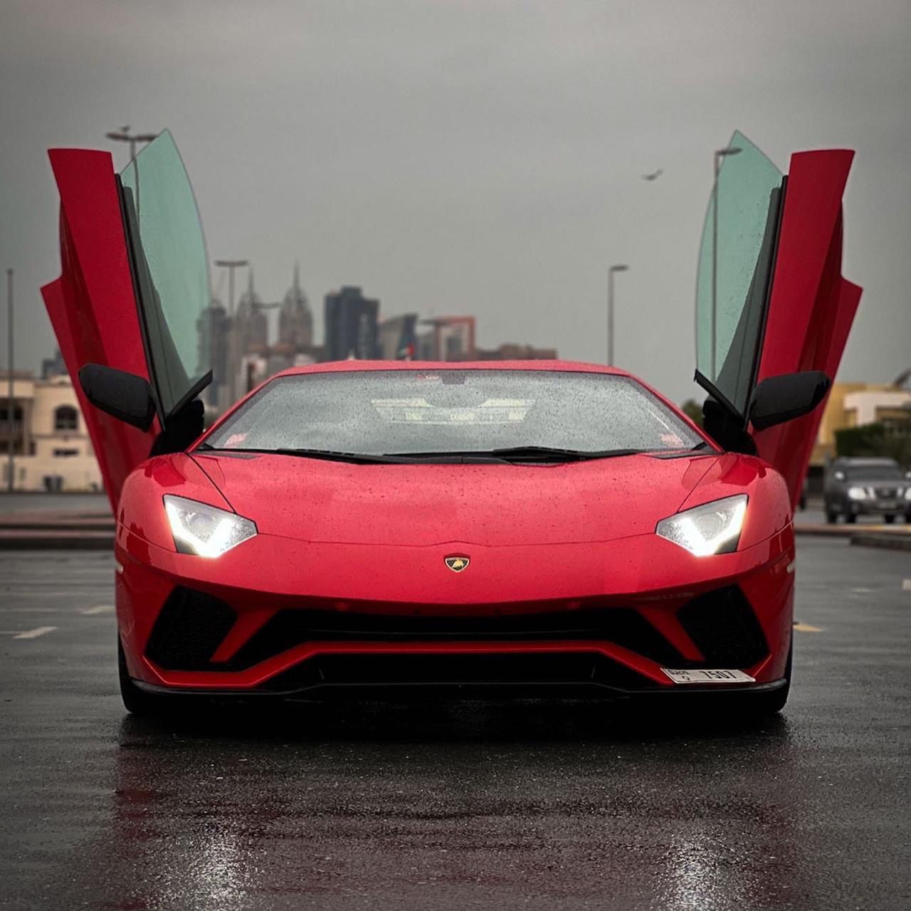 LAMBORGHINI AVENTADOR RED