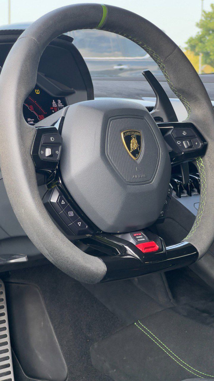 LAMBORGHINI HURACAN STO