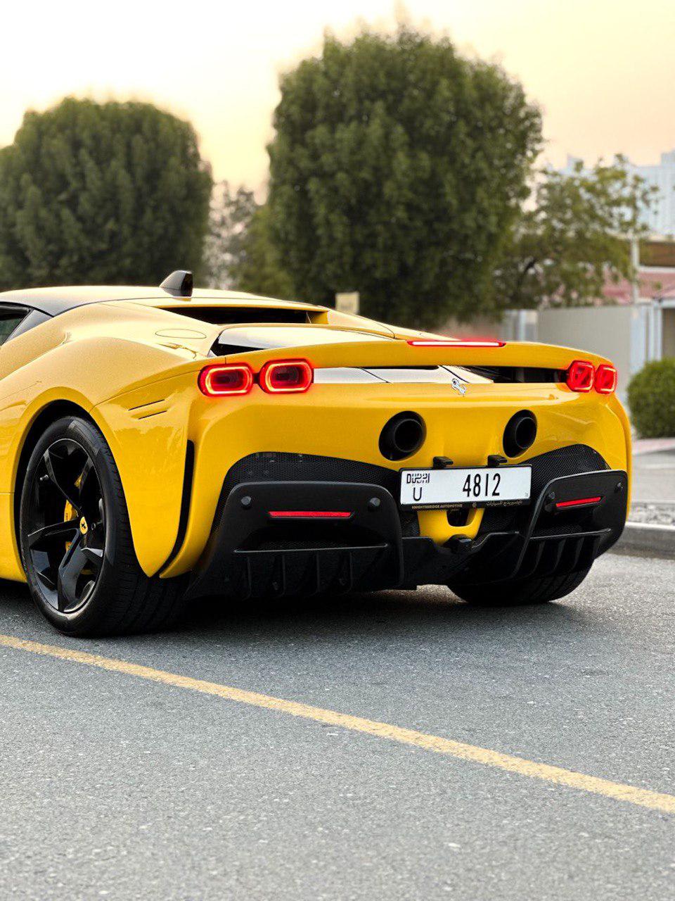 FERRARI SF90 YELLOW
