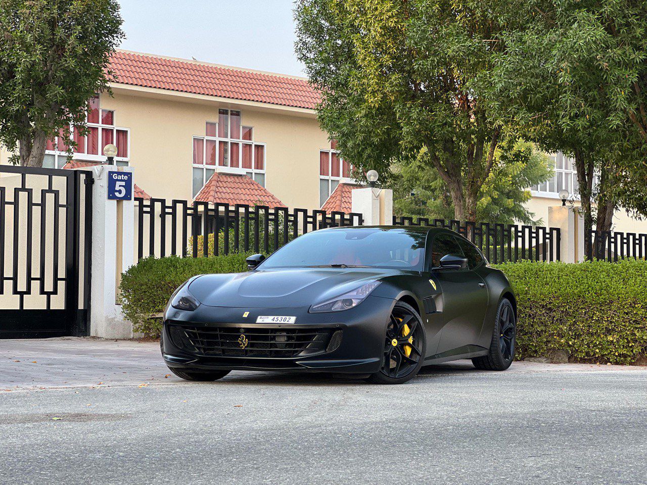 FERRARI GTC4 BLACK