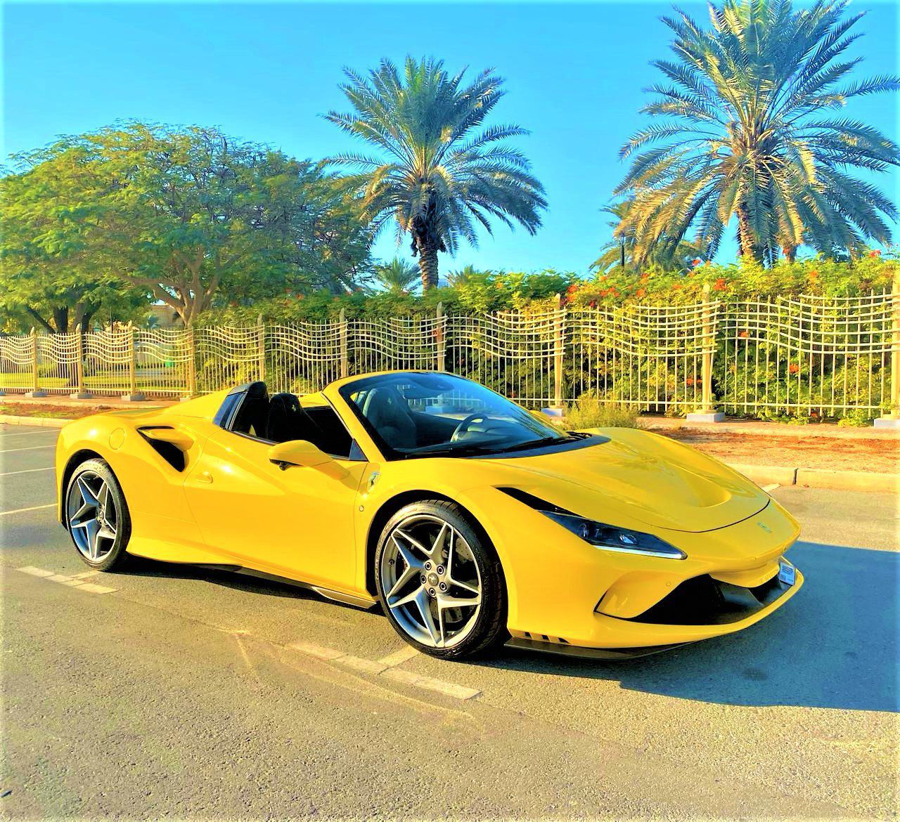 FERRARI F8 TRIBUTO SPIDER YELLOW