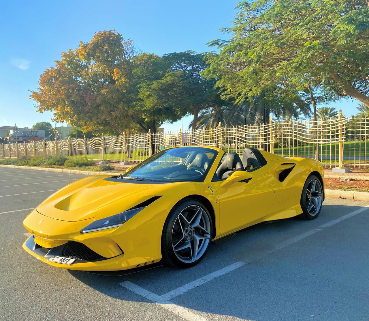 FERRARI F8 TRIBUTO SPIDER YELLOW