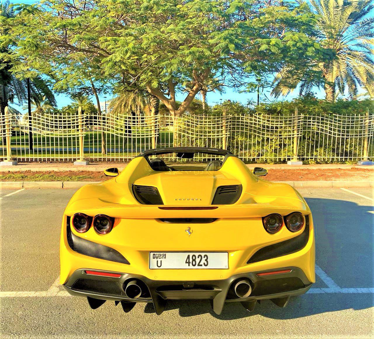 FERRARI F8 TRIBUTO SPIDER YELLOW