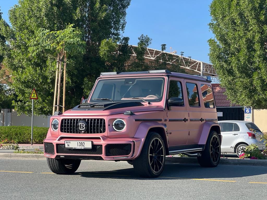 MERCEDES CLASSE G63 BRABUS PINK