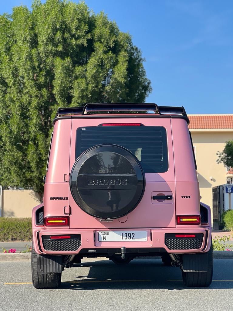 MERCEDES CLASSE G63 BRABUS PINK