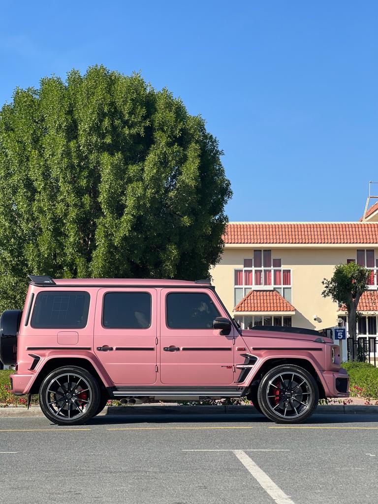 MERCEDES CLASSE G63 BRABUS PINK