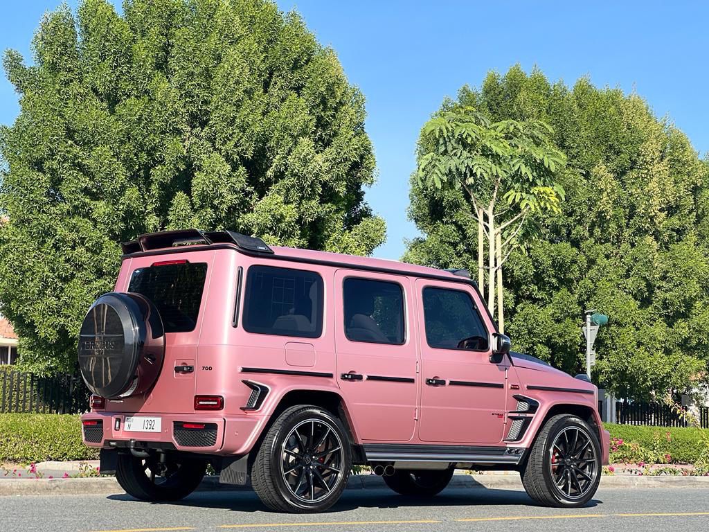 MERCEDES CLASSE G63 BRABUS PINK