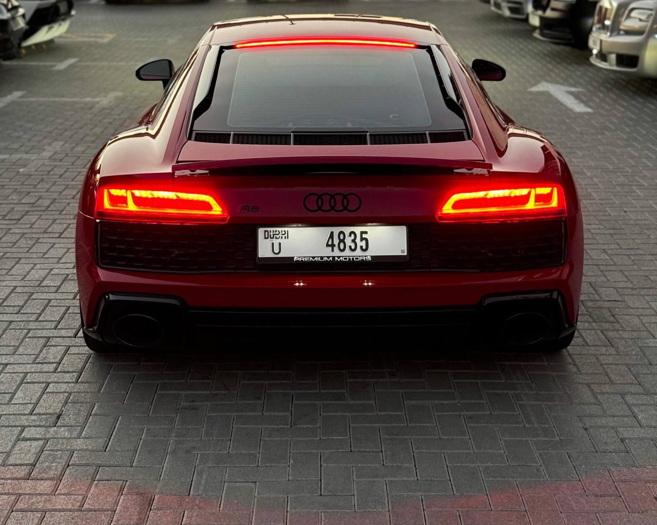 AUDI R8 RED