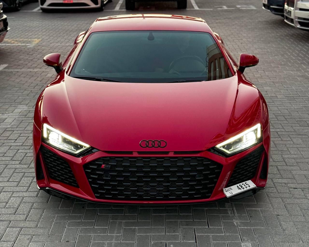 AUDI R8 RED