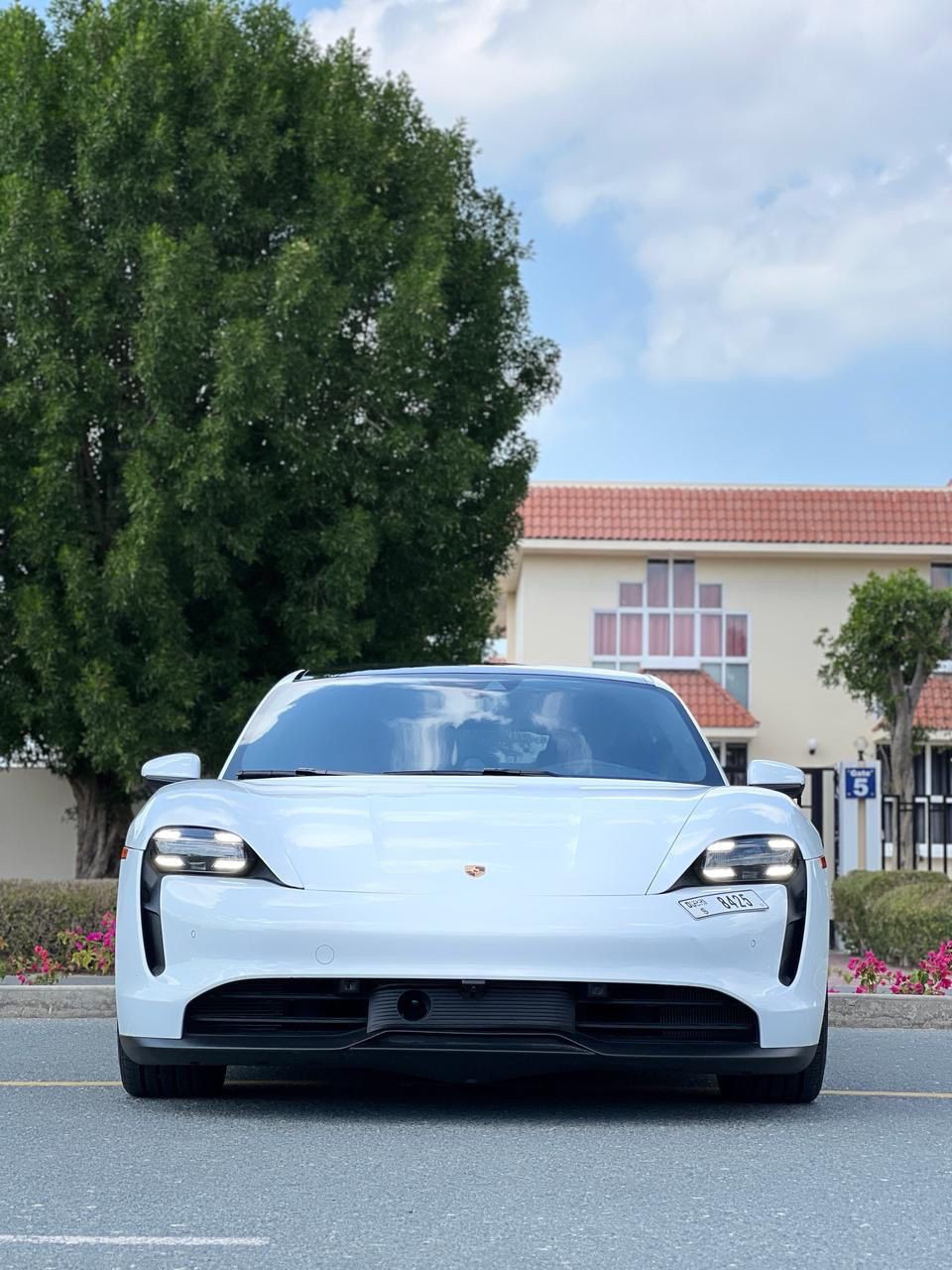 PORSCHE TAYCAN WHITE