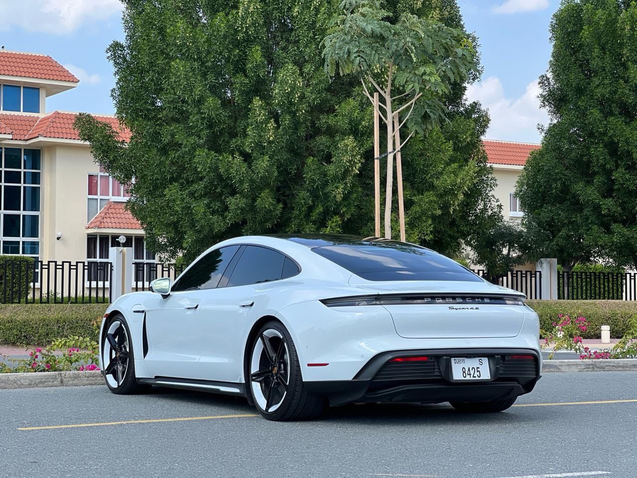 PORSCHE TAYCAN WHITE