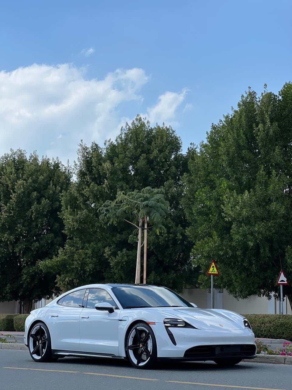 PORSCHE TAYCAN WHITE