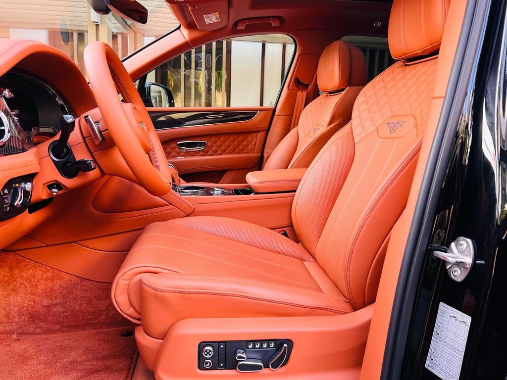 BENTLEY BENTAYGA BLACK