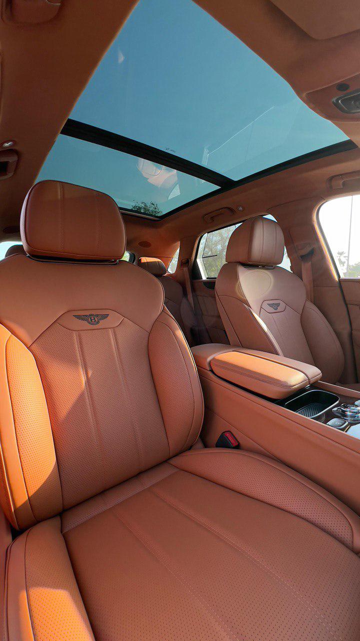 BENTLEY BENTAYGA BLACK
