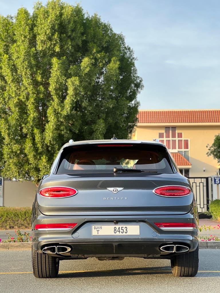 BENTLEY BENTAYGA GREY