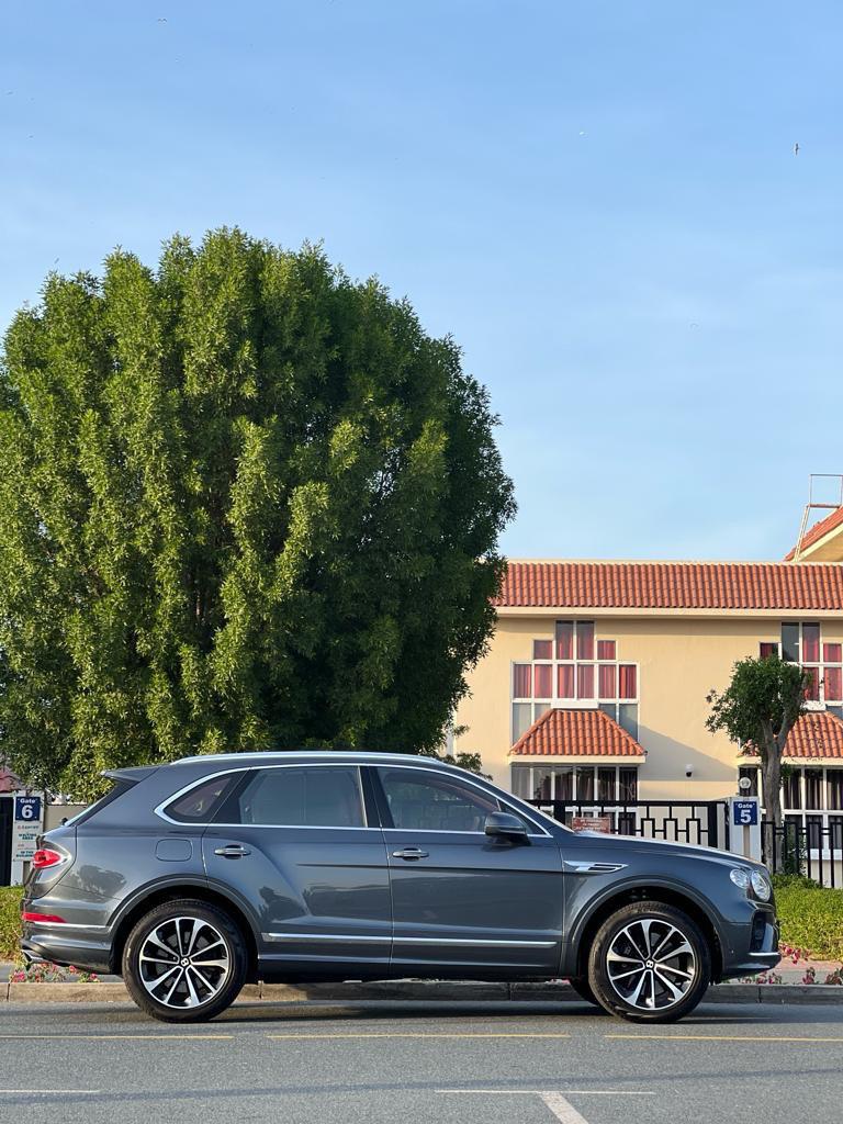 BENTLEY BENTAYGA GREY