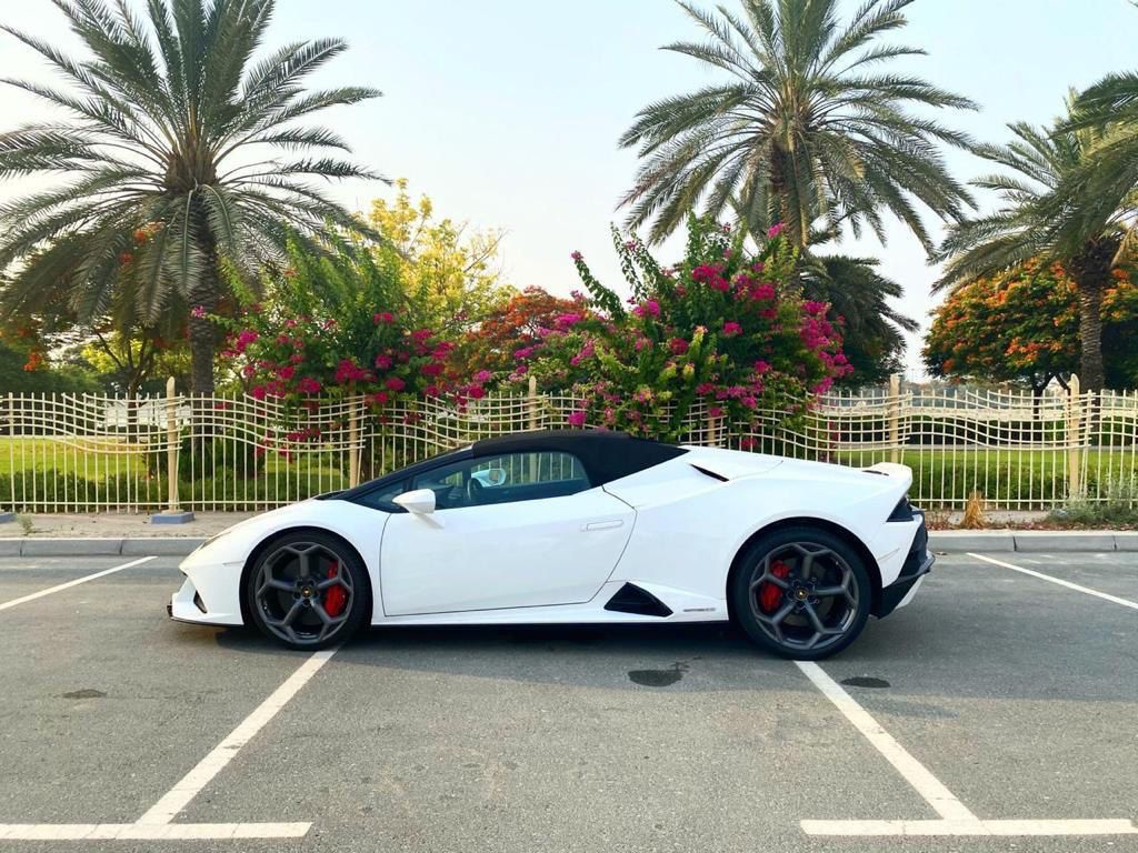 LAMBORGHINI HURACAN EVO CONVERTIBLE WHITE